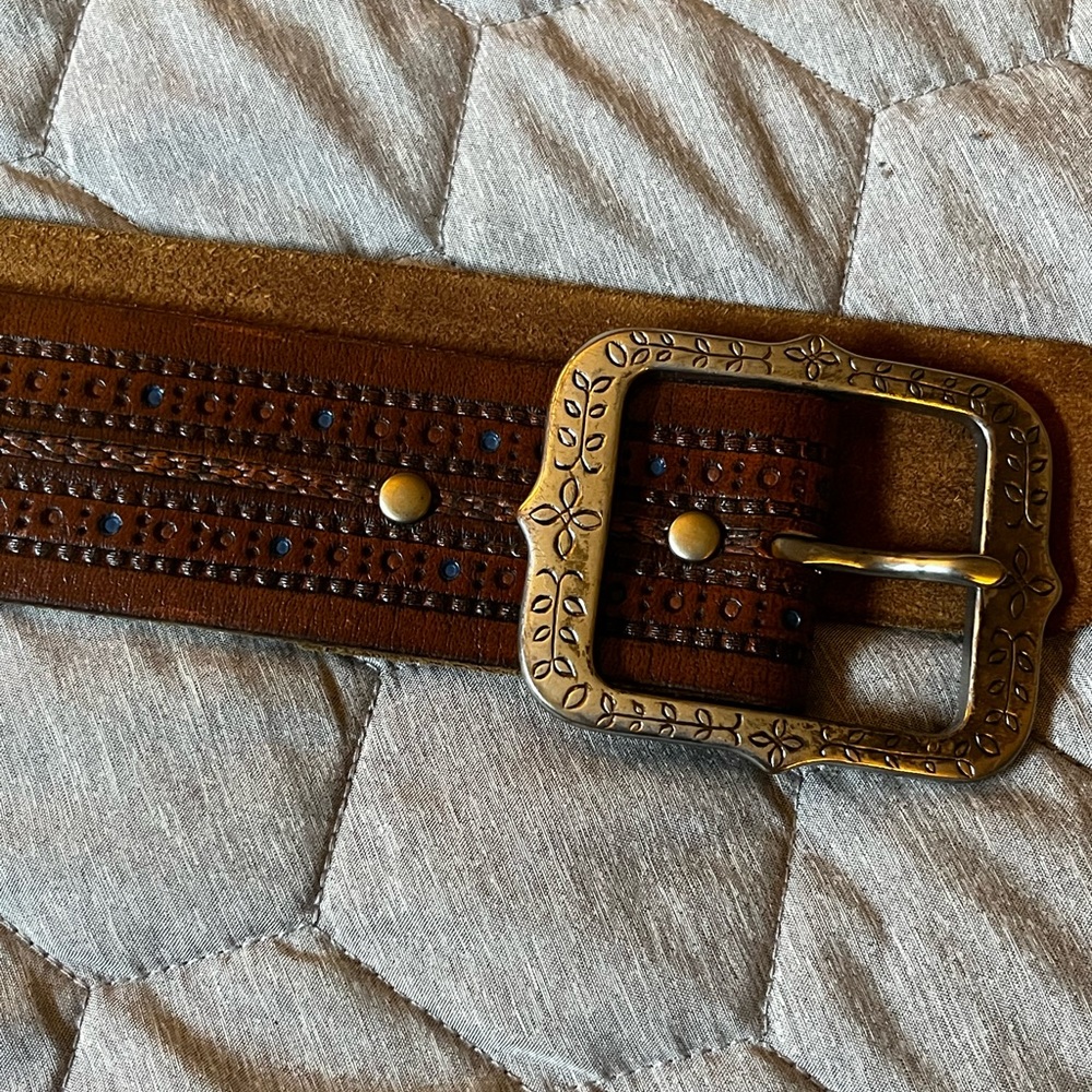 Women’s Abercrombie and Fitch Genuine Leather Belt Size Med Like New Condition